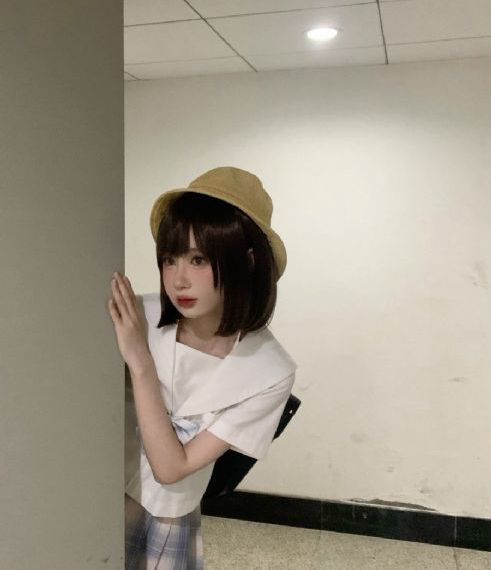 美女网红国产主播在线_十万网红美女美酱